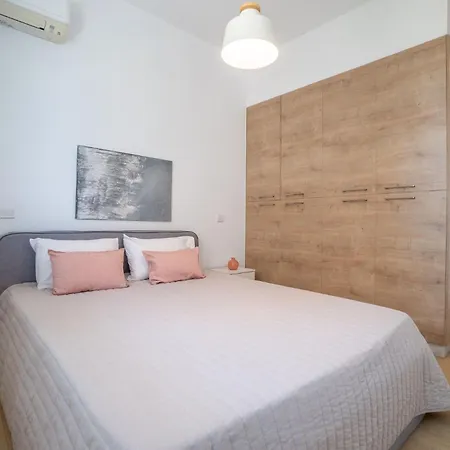 Apartment View 101 2 Bed *